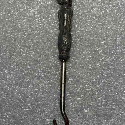Buttonhook