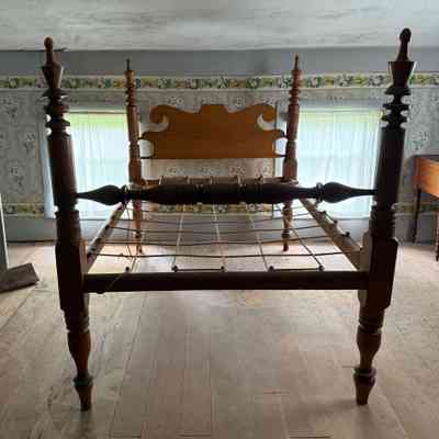 Four-poster Bed