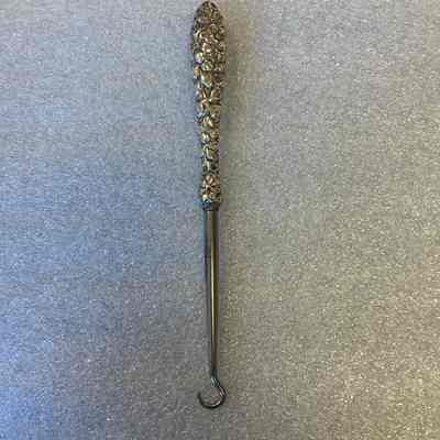 Buttonhook