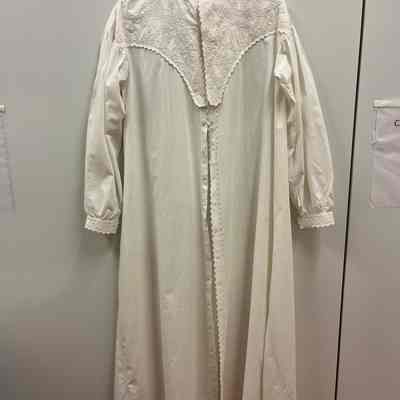 Gown, Dressing