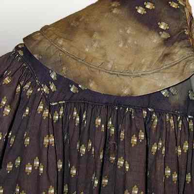 Gown, Dressing