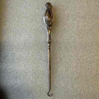 Buttonhook