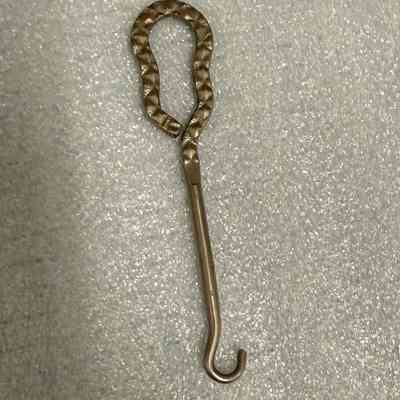 Buttonhook