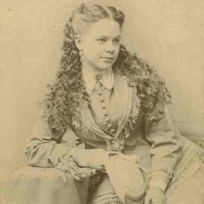 Ellen MacKay Hutchinson: Origsize: 2.5 x 3.5; Origformat: Print-Photographic; Resolution: 600 dpi