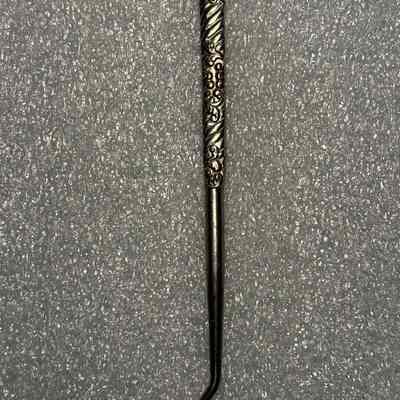Buttonhook