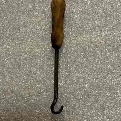 Buttonhook