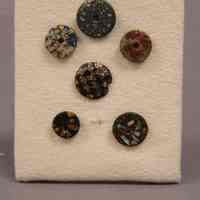 Button - Image 3
