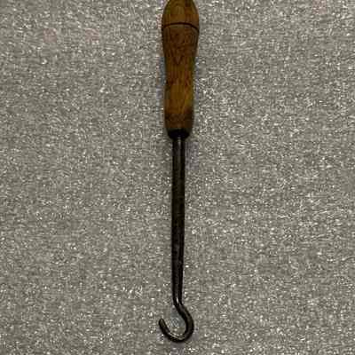 Buttonhook