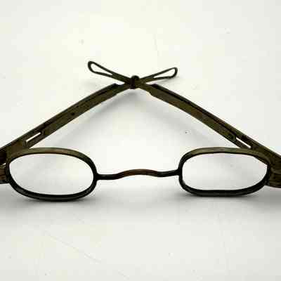 Eyeglasses