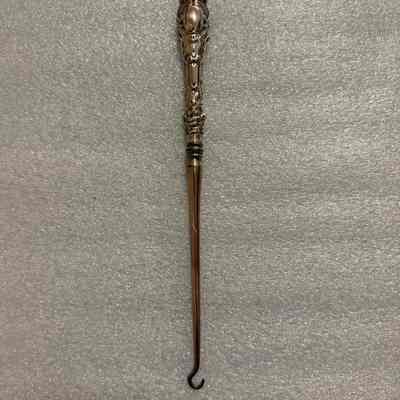 Buttonhook