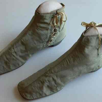 Shoe