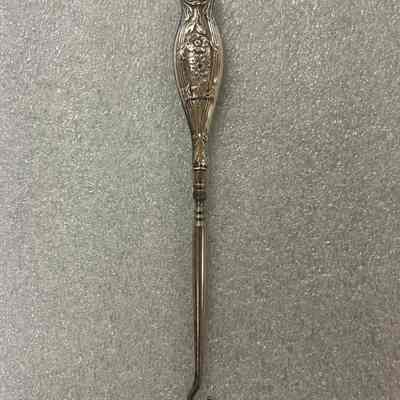 Buttonhook