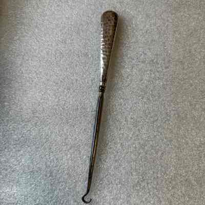 Buttonhook