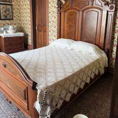 Tatted Coverlet with Runner
