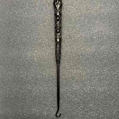 Buttonhook