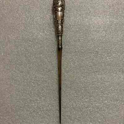 Buttonhook