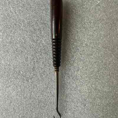 Buttonhook