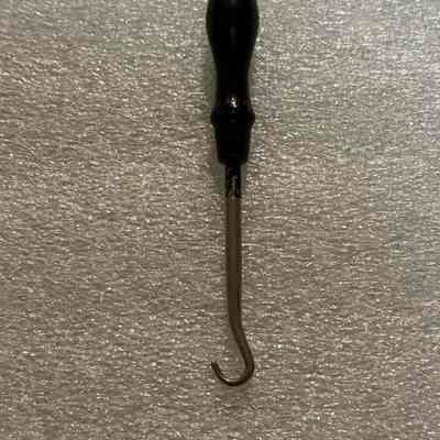 Buttonhook