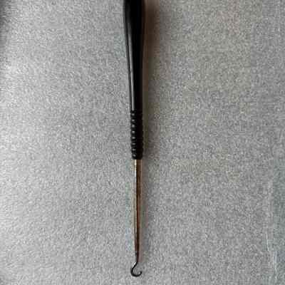 Buttonhook