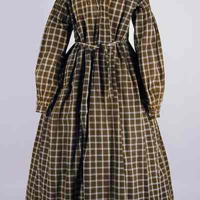 Gown, Dressing