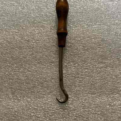 Buttonhook
