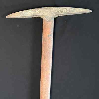 Double-pointed Pick