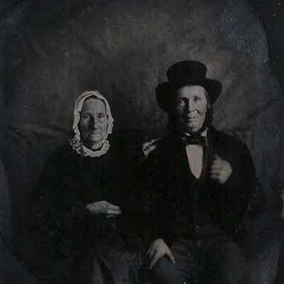 Couple - Main in Wide Low Hat