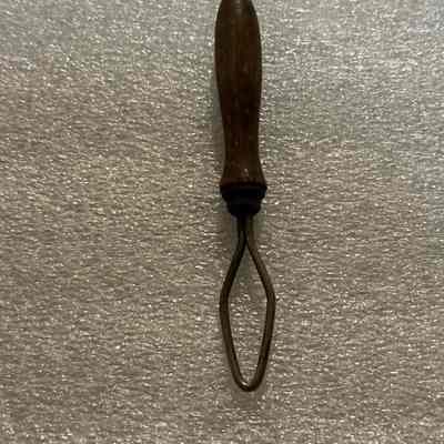 Buttonhook
