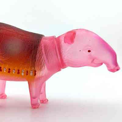 Miki Dewey Tapir