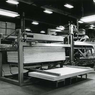 Hydraulic press, plywood division