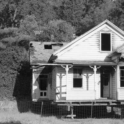 House temporarily stored between the Gunn House and the Opera Hall