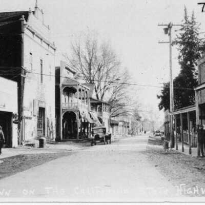 Main Street Jamestown, Looking West