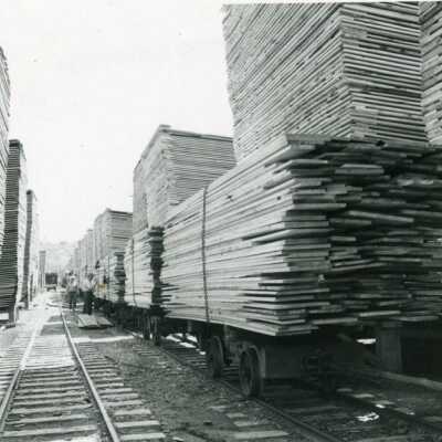 Rail flat cars