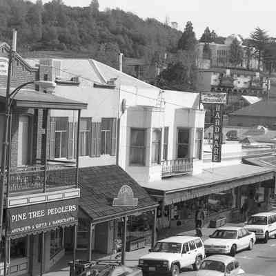 S. Washington St., east side, Mundorf's Hardware
