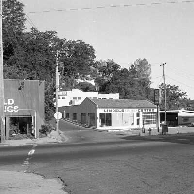 Yosemite Title Co. Parking Lot and Lindel's Auto Body Center
