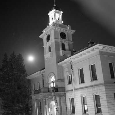 Tuolumne County Courthouse at night