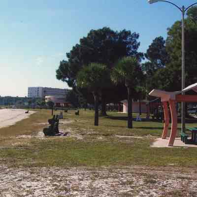Gulfport Beach, shelters