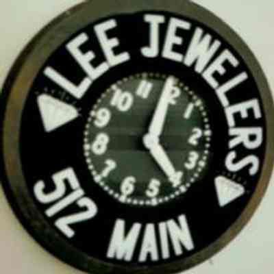 Lee Jewelers Neon Clock