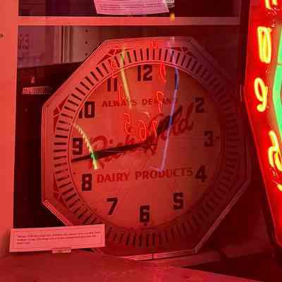 Rich Gold Dairy Spinner Clock