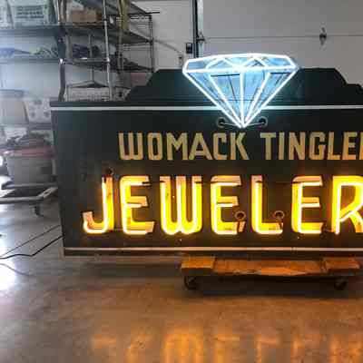Womack Tingler Jewelers Neon Sign