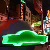          Earl Scheib Neon Globe Sign picture number 2
   
