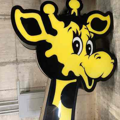 Geoffrey the Giraffe Sign