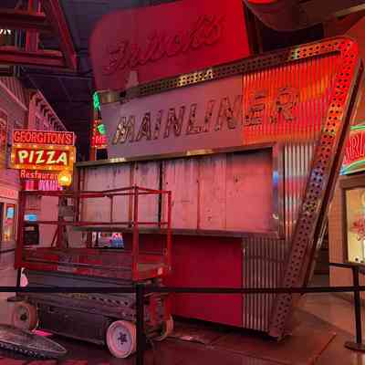 Frisch's Mainliner Sign