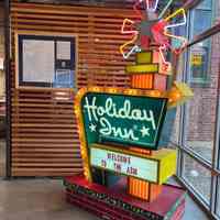          Holiday Inn Great Sign Scale Model picture number 2
   