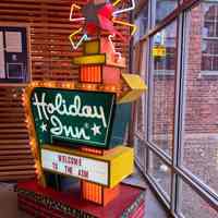          Holiday Inn Great Sign Scale Model picture number 4
   