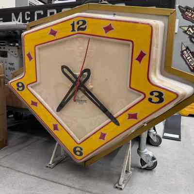 Superior Plastic Arrow Clock Sign