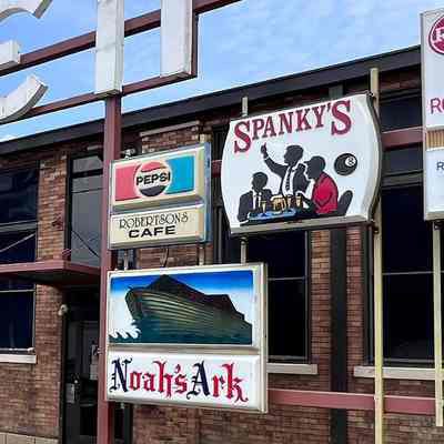Spanky's Billiards Sign