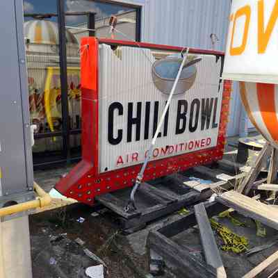 Chili Bowl Arrow Sign