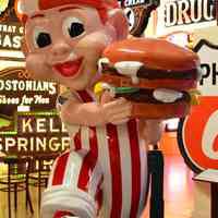          Frisch's Big Boy Statue Sign picture number 1
   
