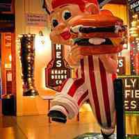          Frisch's Big Boy Statue Sign picture number 3
   